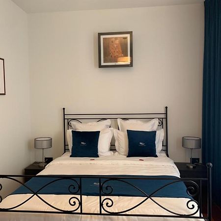 Botanique Suites Airbnb, Антверпен Екстер'єр фото