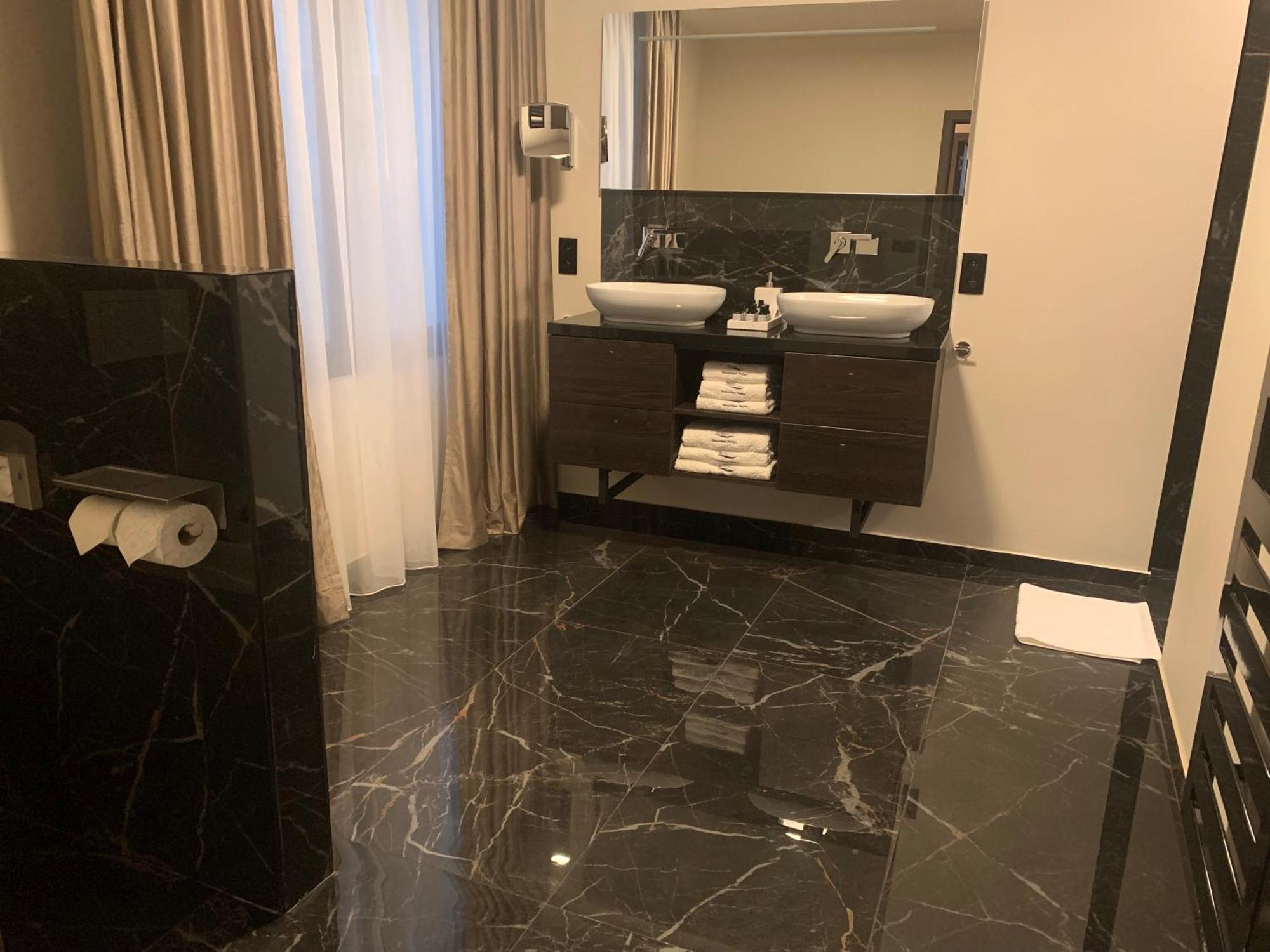 Botanique Suites Airbnb, Антверпен Екстер'єр фото