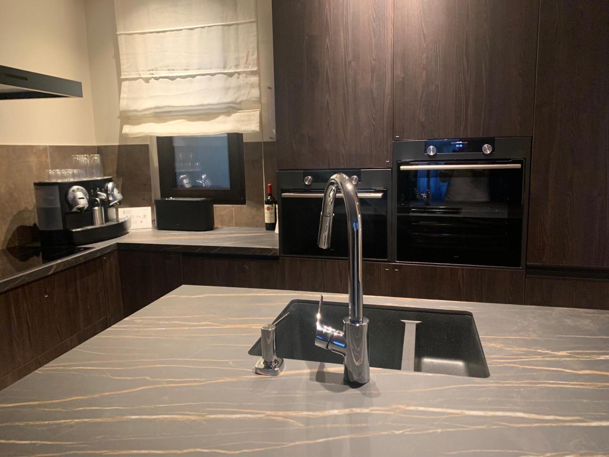 Botanique Suites Airbnb, Антверпен Екстер'єр фото