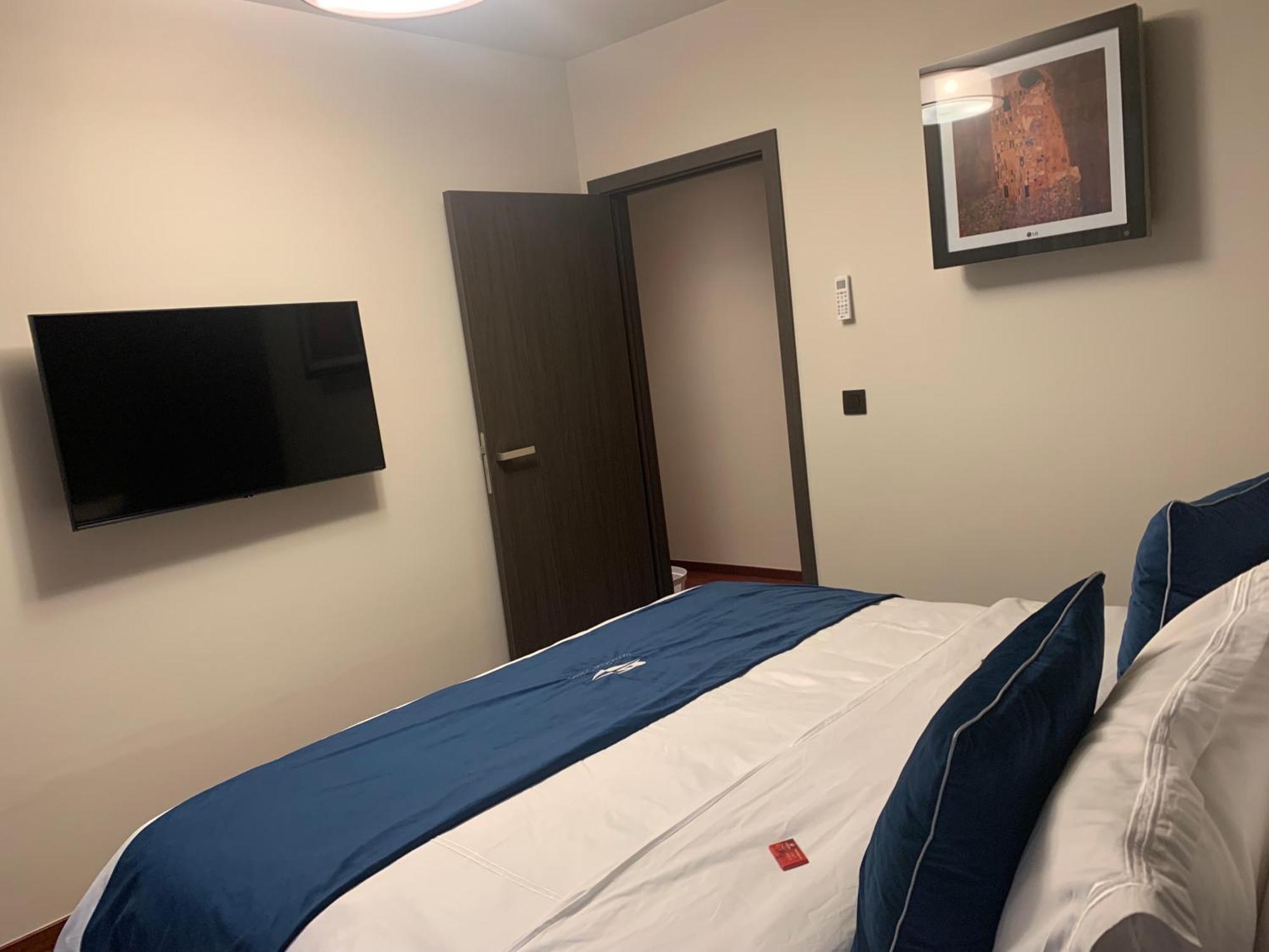 Botanique Suites Airbnb, Антверпен Екстер'єр фото