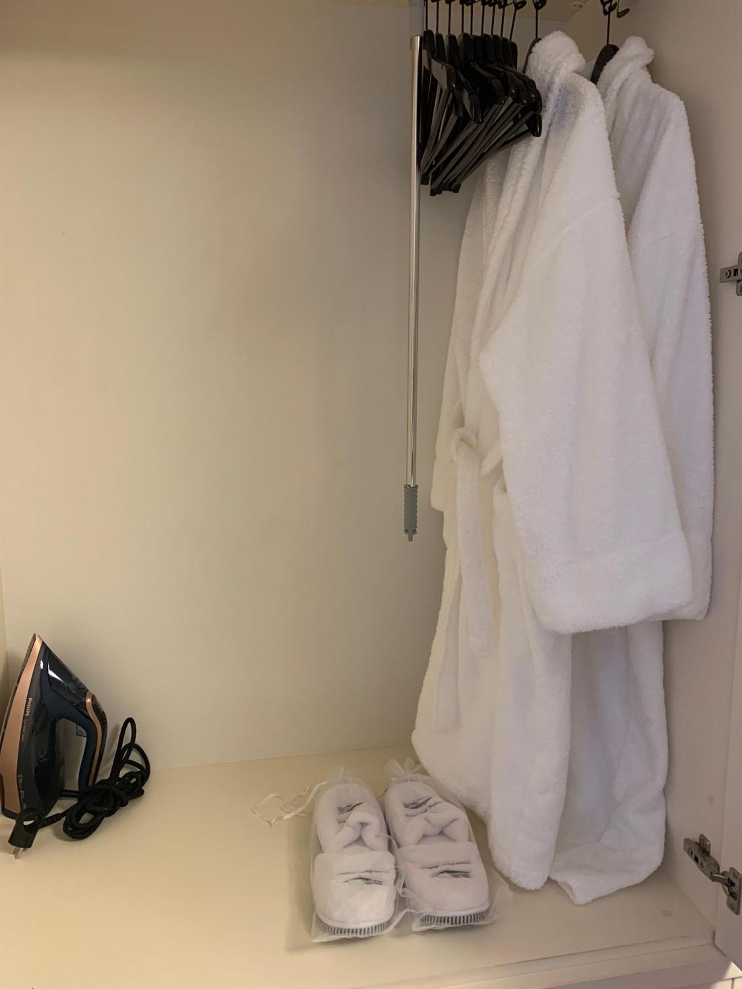 Botanique Suites Airbnb, Антверпен Екстер'єр фото